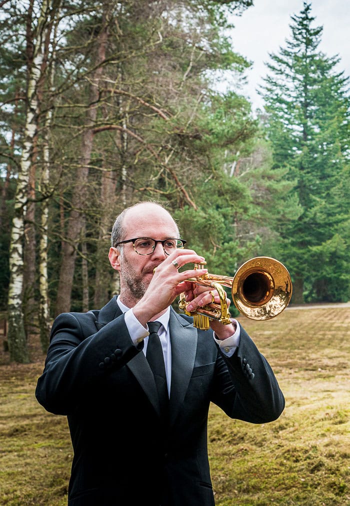 Live trompetmuziek bij uitvaart, begrafenis en crematie in Noord-Holland.